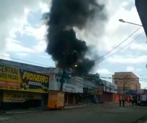 Loja de peças automotivas pega fogo no Alecrim – Foto: Reprodução