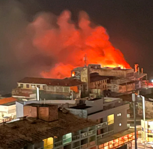 Incêndio atinge casa de recepções em praia da Zona Leste de Natal — Foto: Cedida